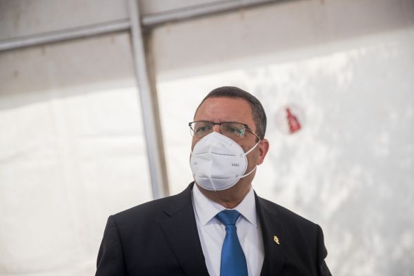 "העוצר לא אפקטיבי; לנגיף אין שעות שבהן הוא נח"