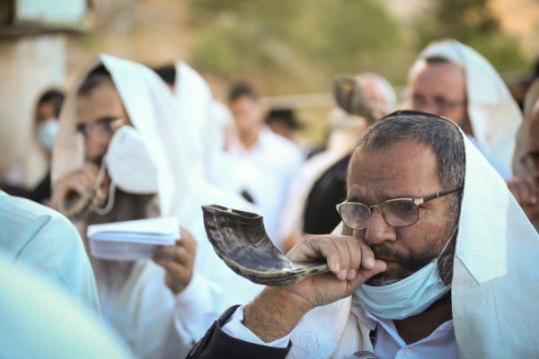 מסתמן: כך יראה המתווה לבתי הכנסת בחגים