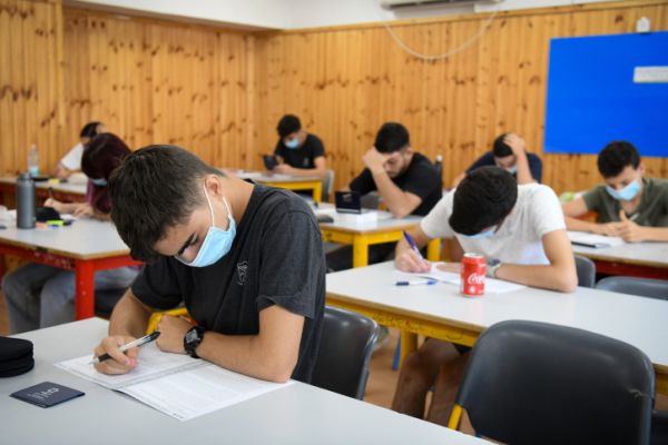 גלנט קבע: גם בסגר- בחינות הבגרות יתקיימו במועדן