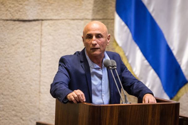 עפר שלח: "לעצור את ההפגנות עד סוף הסגר"