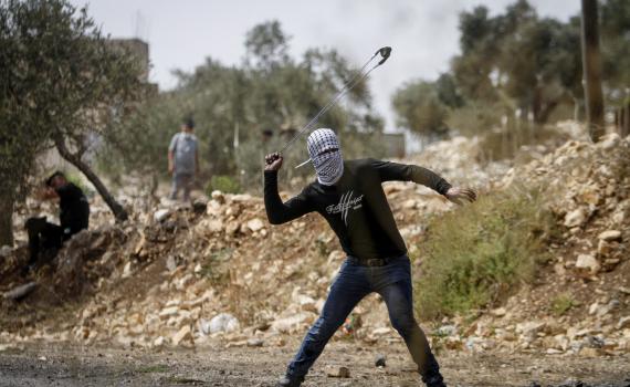 ישראלי נפצע קל מיידוי אבנים ליד חוסאן