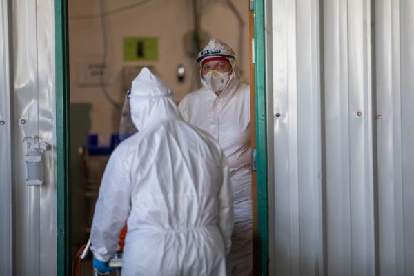 זינוק באחוזי ההידבקות: 2,157 חולי קורונה ביממה