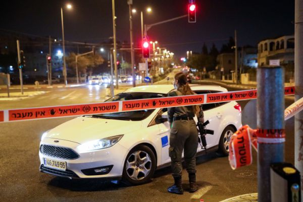 העוצר הלילי הראשון: אכיפה חלקית, ומעצרים בחתונות