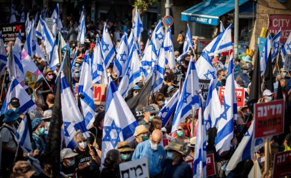 מזל שיש הפגנות, אחרת את מי היינו מאשימים?