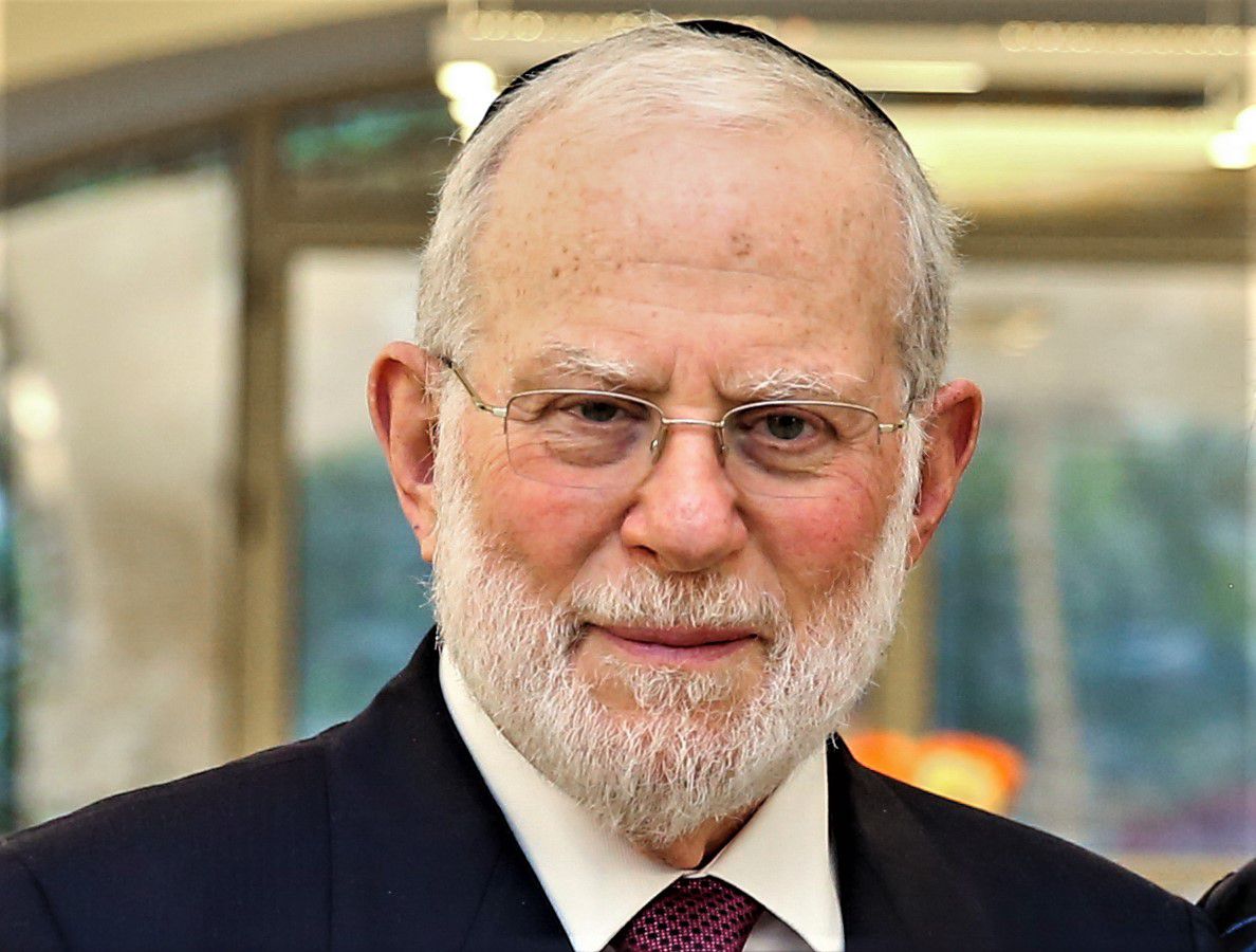 תחזיק חזק – הגאולה בפתח: ספר אמוני חדש ושנון