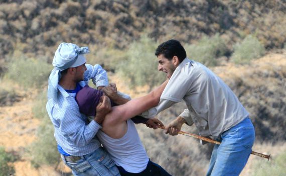 עשרות ערבים תקפו יהודים סמוך לכוכב השחר
