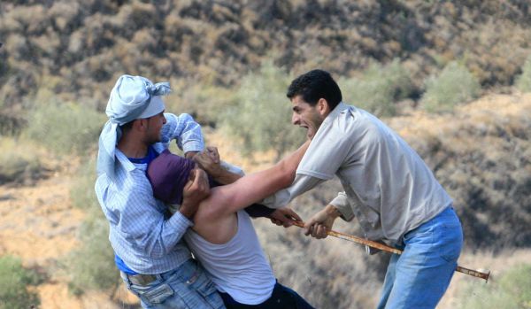 עשרות ערבים תקפו יהודים סמוך לכוכב השחר