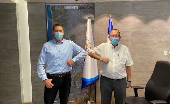 כהנא נפגש עם חולדאי: לתושבי ת"א מגיע רב ציוני