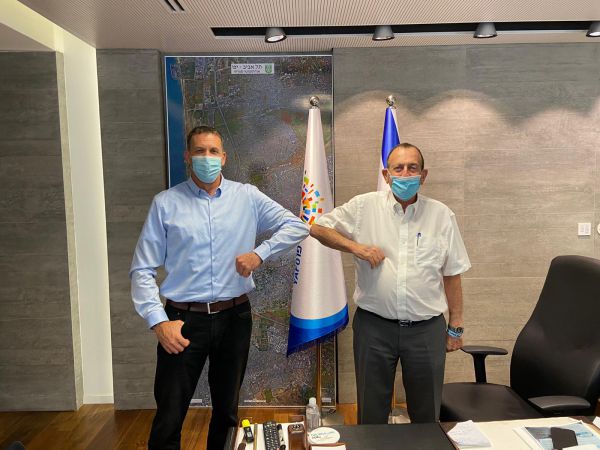 כהנא נפגש עם חולדאי: לתושבי ת"א מגיע רב ציוני