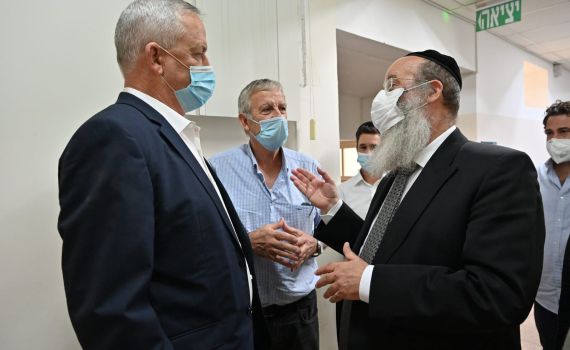 גנץ בבני ברק: "אי אפשר להתנהל בברדק, יחד ננצח"