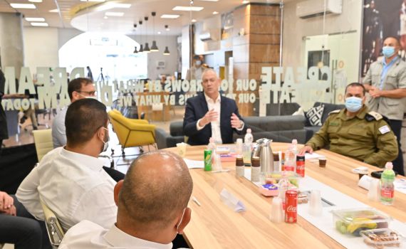 גנץ הורה לצה"ל לתגבר את הערים באלפי חיילים