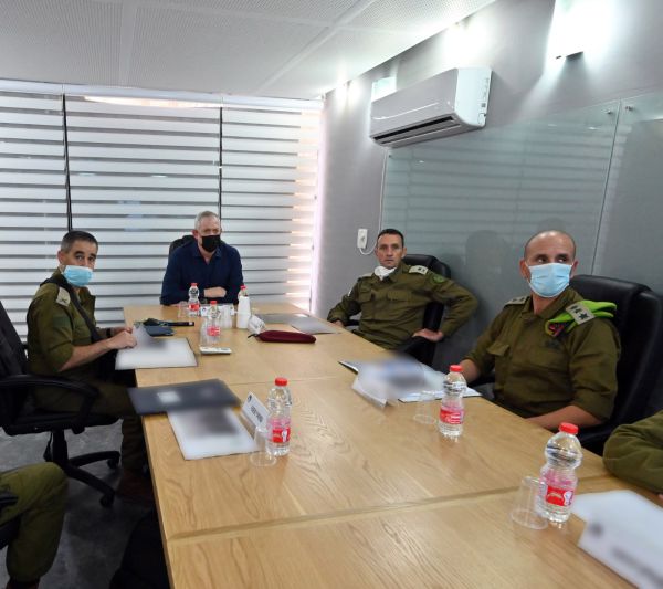 גנץ: "אם חמאס ימשיך בירי – התגובות רק יחריפו"