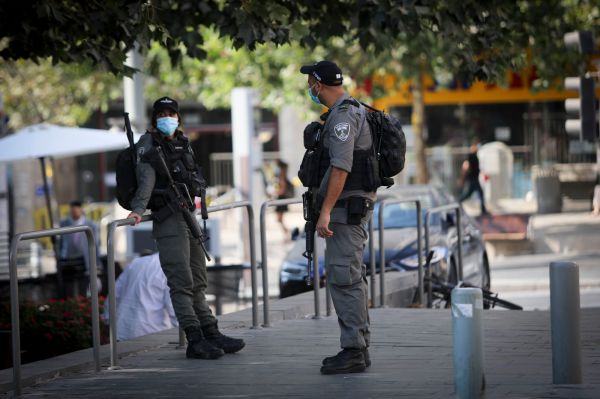 מפרי הסגר: אלפי מתפללים פוזרו, חולים הפרו בידוד