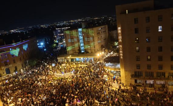 למרות הסגר: אלפים בהפגנה נגד רה"מ בבלפור