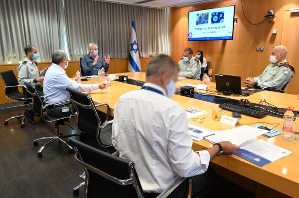 גנץ הורה לצה"ל: להתחיל בהקמת בית חולים שדה