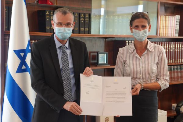 בצל המתיחות: תפקיד חדש בכנסת מול בית הדין בהאג