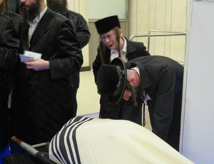 טרגדיה משולשת: נפטר מקורונה לאחר פטירת הוריו  