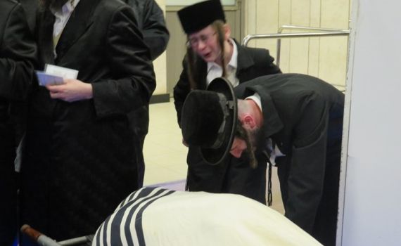 טרגדיה משולשת: נפטר מקורונה לאחר פטירת הוריו  