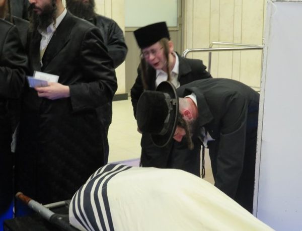 טרגדיה משולשת: נפטר מקורונה לאחר פטירת הוריו  