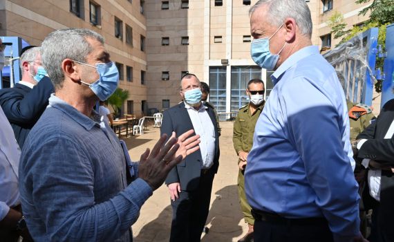 גנץ בבני ברק: כשאתם מסתירים מידע, מישהו נפגע