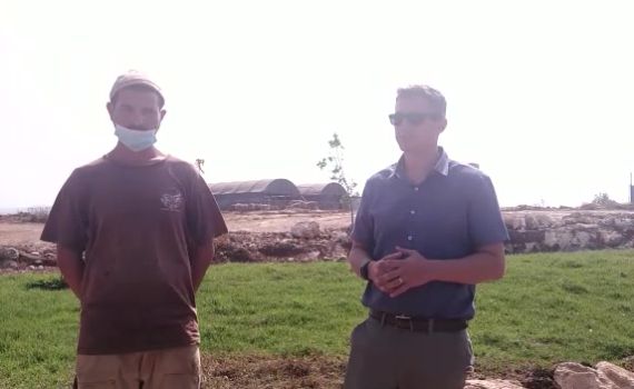 השר הנדל: תומך בחקלאי היהודי שעבר לינץ'