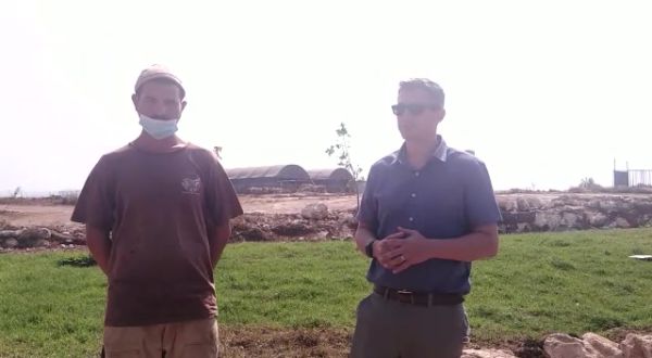 השר הנדל: תומך בחקלאי היהודי שעבר לינץ'