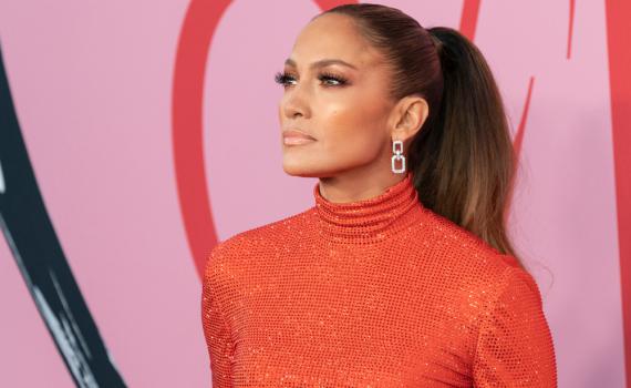 ג'ניפר לופז מחזירה לאופנה טרנד שכמעט ויתרנו עליו