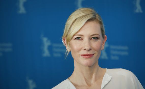 קייט בלאנשט מדגימה מסכה בפסטיבל הסרטים ונציה 2020