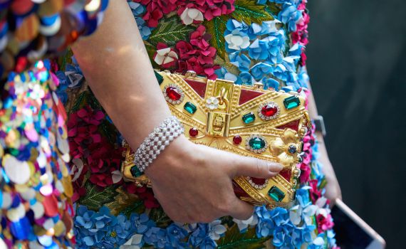 דולצ'ה וגבאנה מציגים טורבנים על המסלול