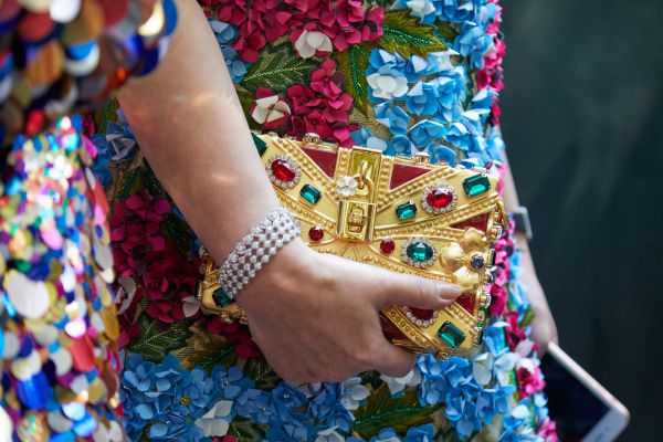 דולצ'ה וגבאנה מציגים טורבנים על המסלול