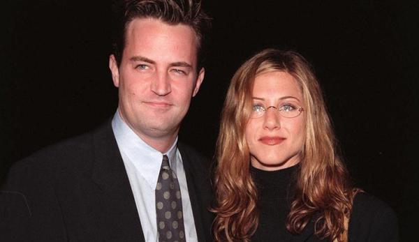 רץ ברשת: המסכות שחברי הסדרה חברים חייבים לעטות