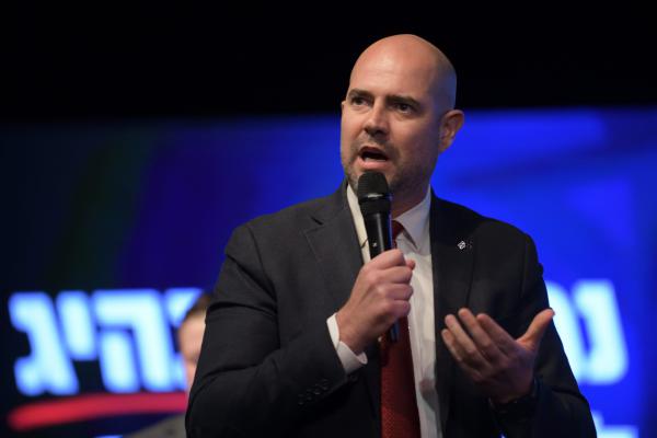 סרטון חריף נגד אוחנה:'עשה סיבוב יח"צ על החרדים'