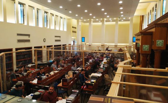 מעקב סרוגים: בית המדרש התמלא ב-120 בחורים