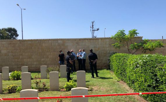 גופת תינוק אותרה בבית העלמין הישן בחיפה