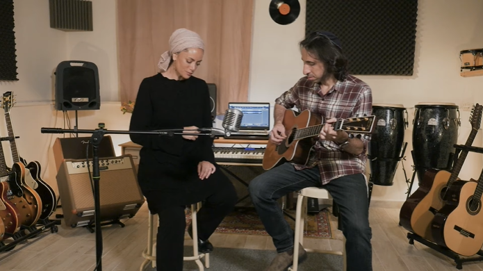 צפו: זהר ויוני סער בשיר מרגש על החזרה בתשובה