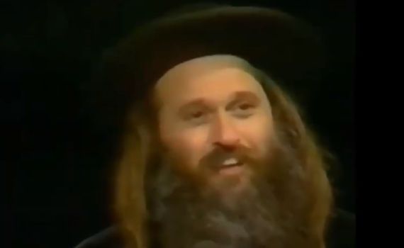 יממה לאחר פטירתו: ביצוע של הזמר החסידי נחשף. צפו