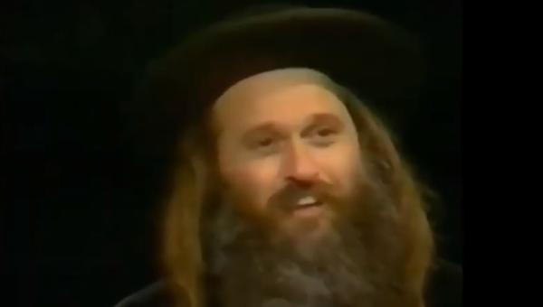 יממה לאחר פטירתו: ביצוע של הזמר החסידי נחשף. צפו