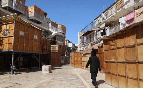 עשרות דו"חות על אירוח בסוכה, 22 בתי כנסת נסגרו