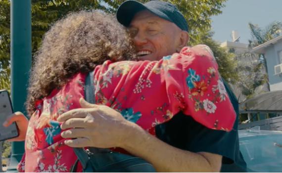 "בוא הביתה": שלומי שבת באיחוד מרגש עם משפחתו