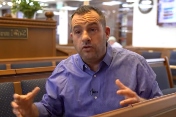 צפו: תפילת רחוב, איך זה משפיע על הקהילות?