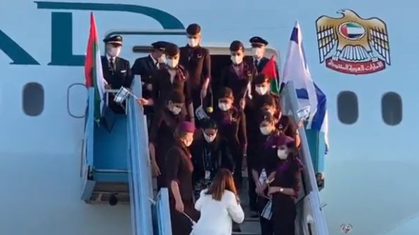 צפו: הטיסה הראשונה מאבו דאבי נחתה בישראל