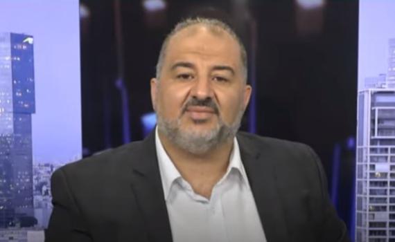 ח"כ אחד, שתי שפות, מסרים סותרים. צפו