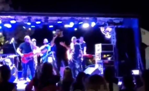 חנן בן ארי הפסיק הופעה: "זה נגד החוק". צפו