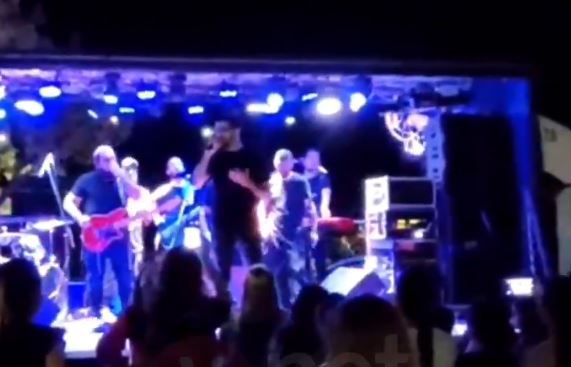 חנן בן ארי הפסיק הופעה: "זה נגד החוק". צפו