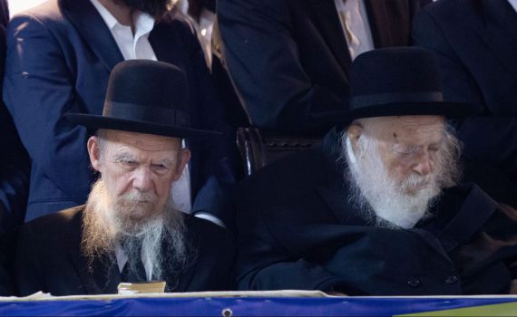 הרבנים החרדים: לא לסגור בתי כנסת, להתפלל בחוץ