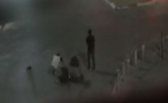 תיעוד: מסתערבים נחשפים ומתנפלים על מחבל. צפו