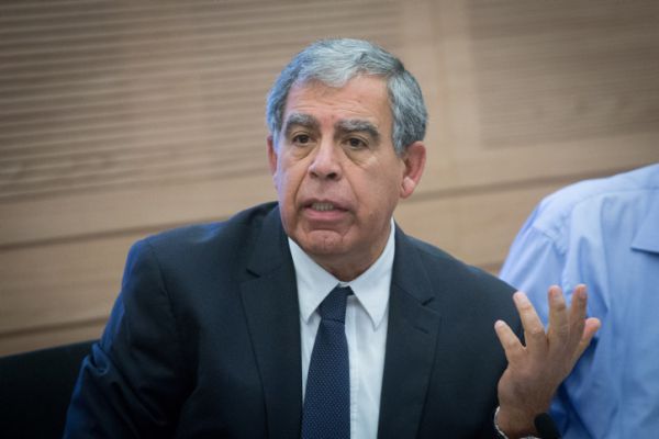 הפוליטיקאים שוב הפרו את ההנחיות בחג