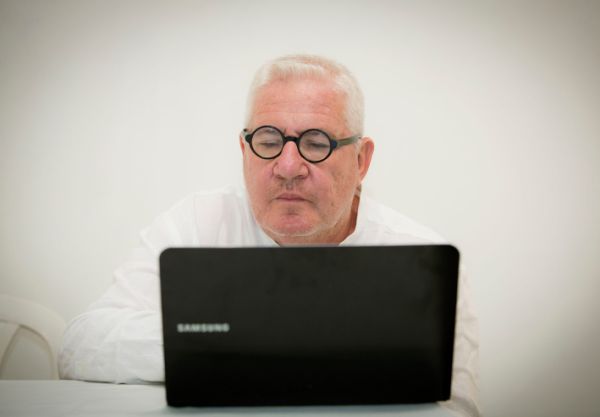 מייסד 'בצלם' מצטרף לצוות ההגנה של עמירם בן אוליאל