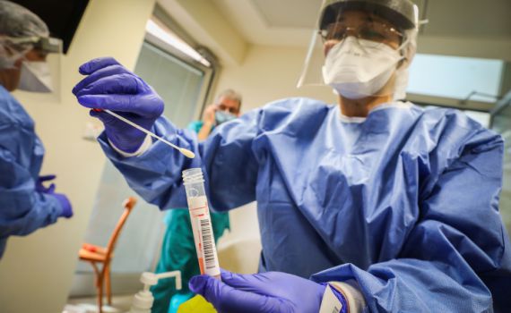 המירוץ לחיסון | שלב הניסוי בבני אדם יוצא לדרך