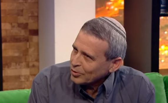 איש השמאל הסרוג נשדד על ידי פלסטינים בשומרון